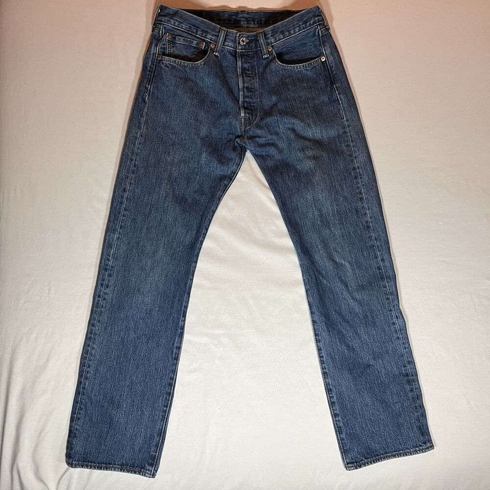 Levis 501 Jeans Men 32x32 fits 32x31 Original Fit Button Fly Straight Leg Denim